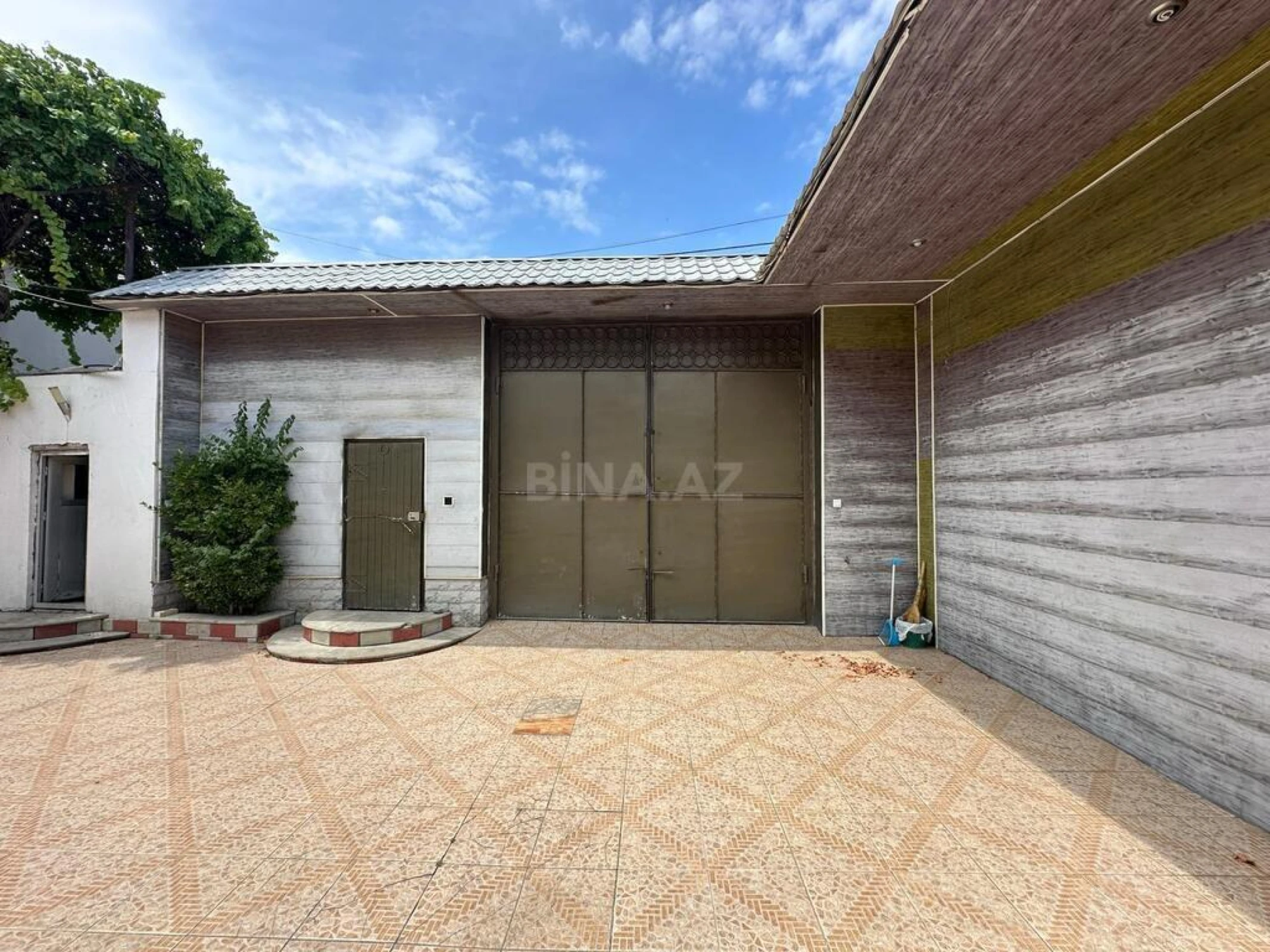 Satılır 14 otaqlı həyət evi 479 m²