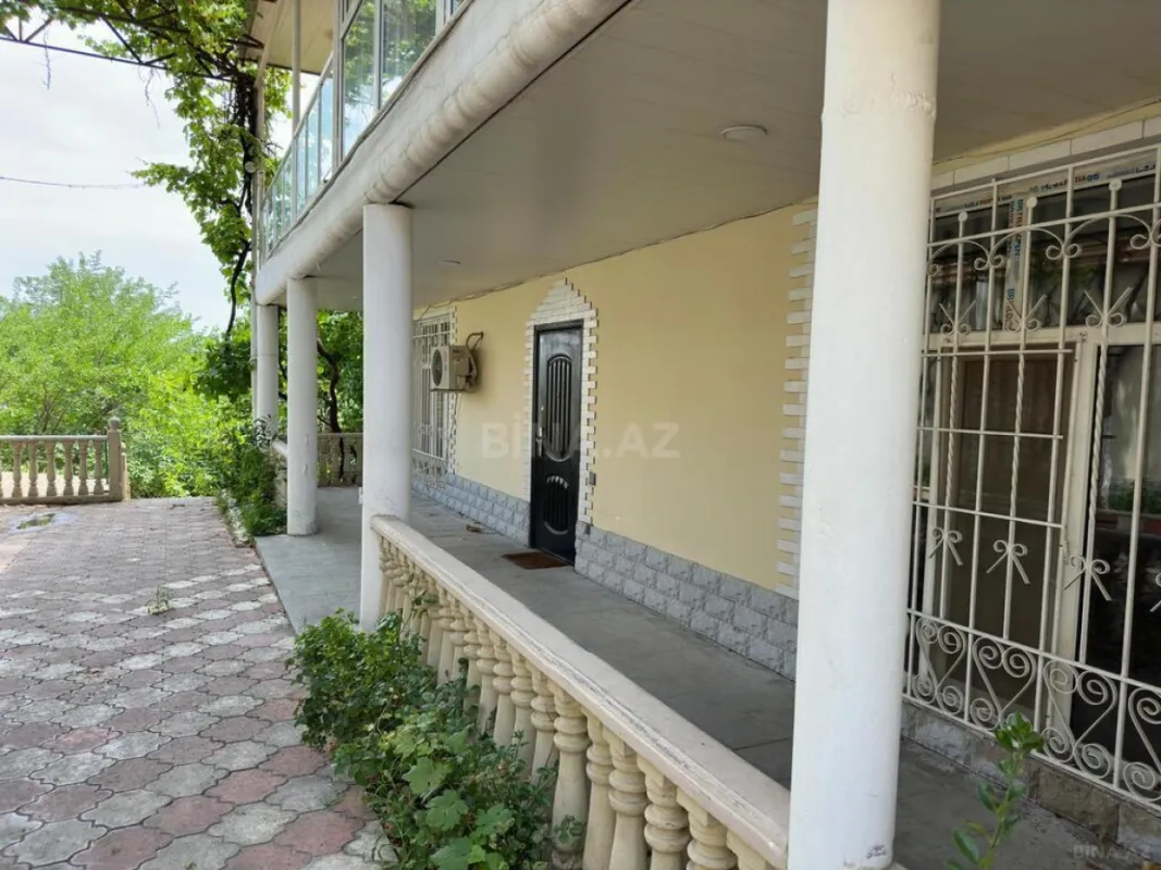 Satılır 14 otaqlı həyət evi 479 m²