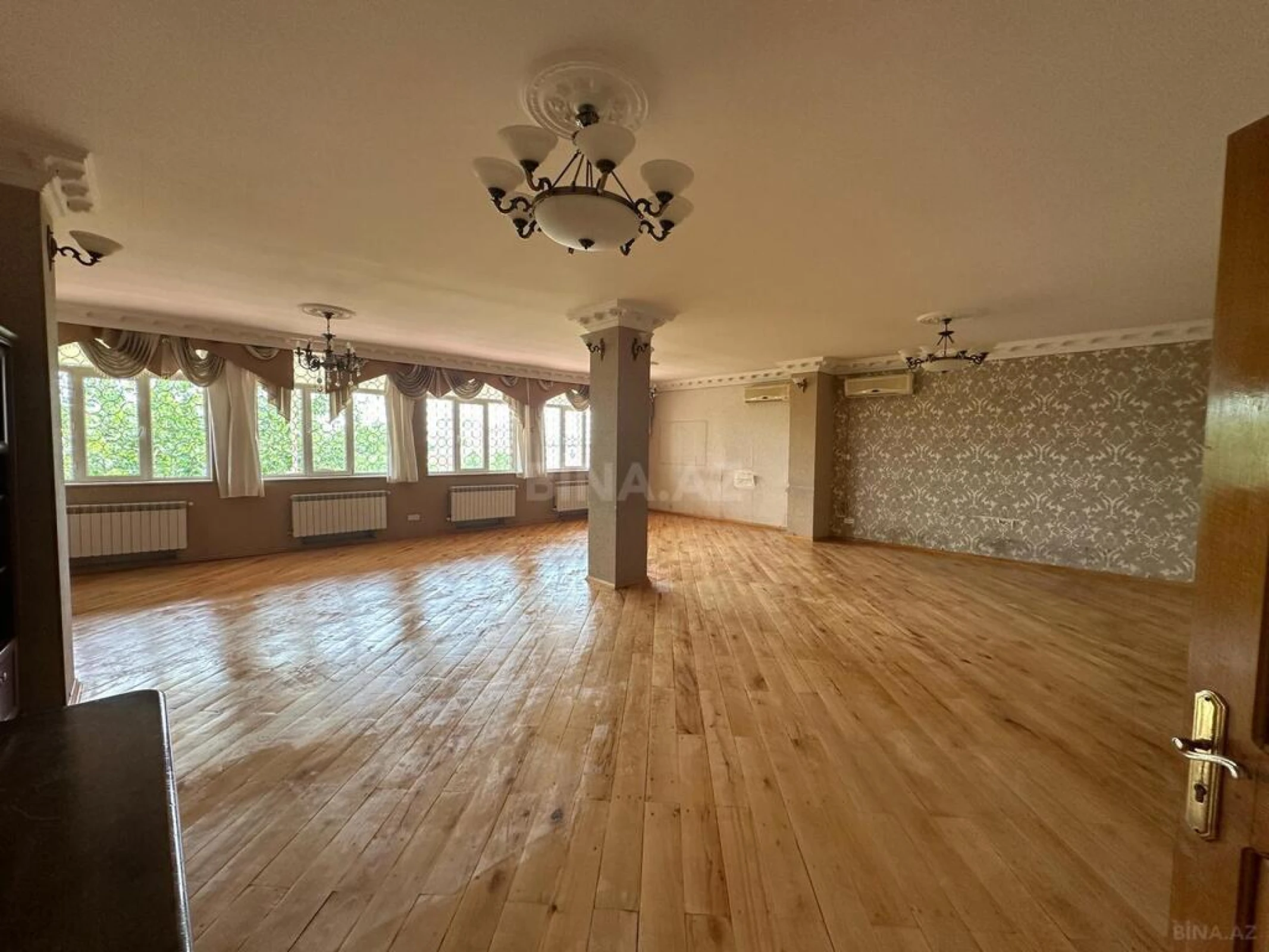 Satılır 14 otaqlı həyət evi 479 m²