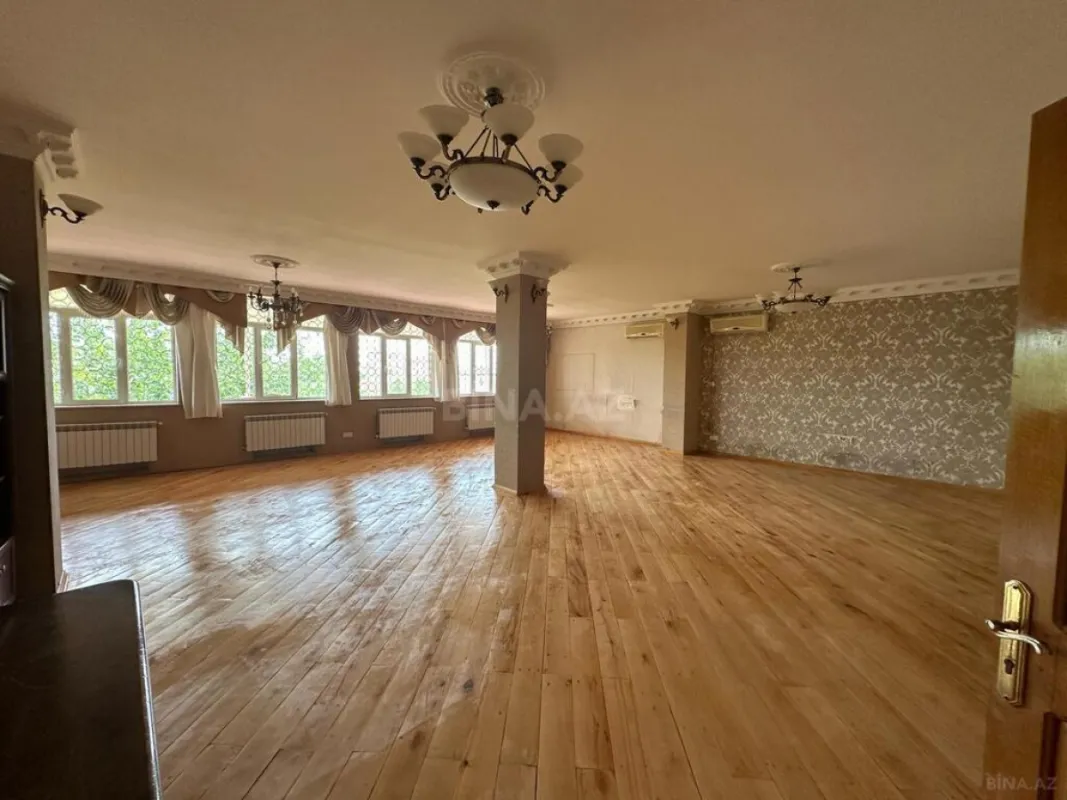 Satılır 14 otaqlı həyət evi 479 m²