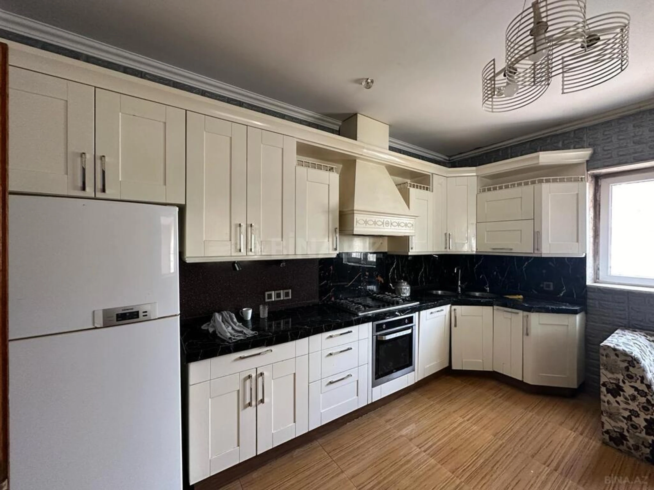 Satılır 14 otaqlı həyət evi 479 m²