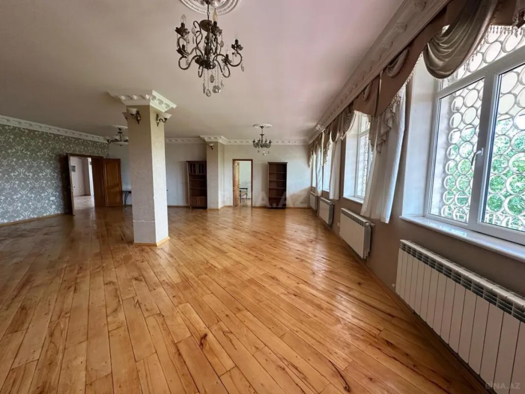 Satılır 14 otaqlı həyət evi 479 m²