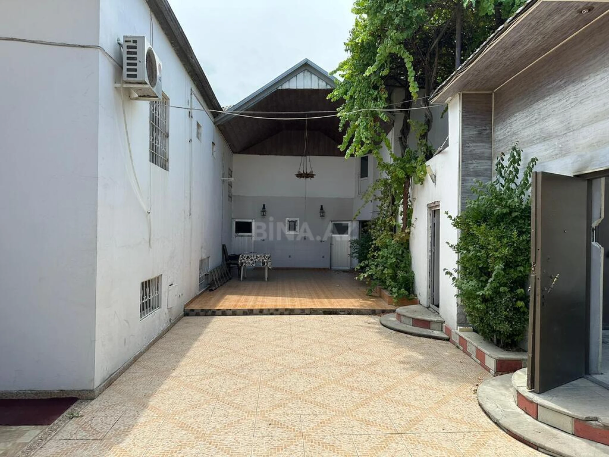 Satılır 14 otaqlı həyət evi 479 m²