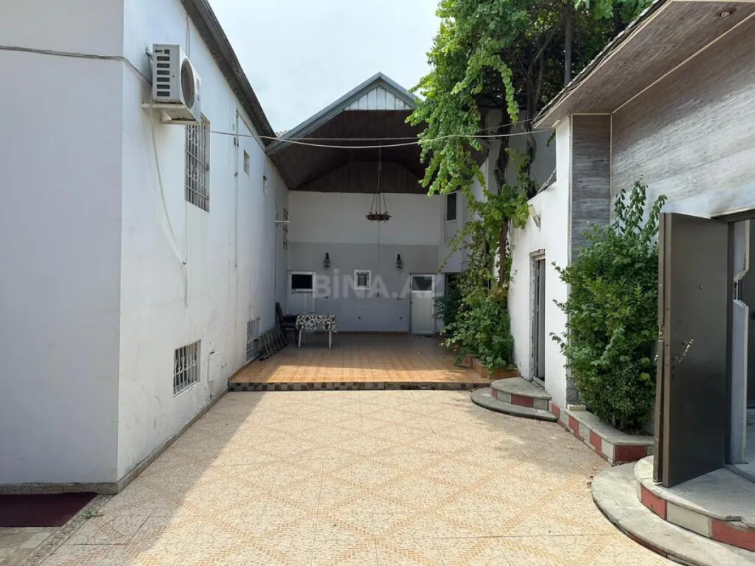 Satılır 14 otaqlı həyət evi 479 m²