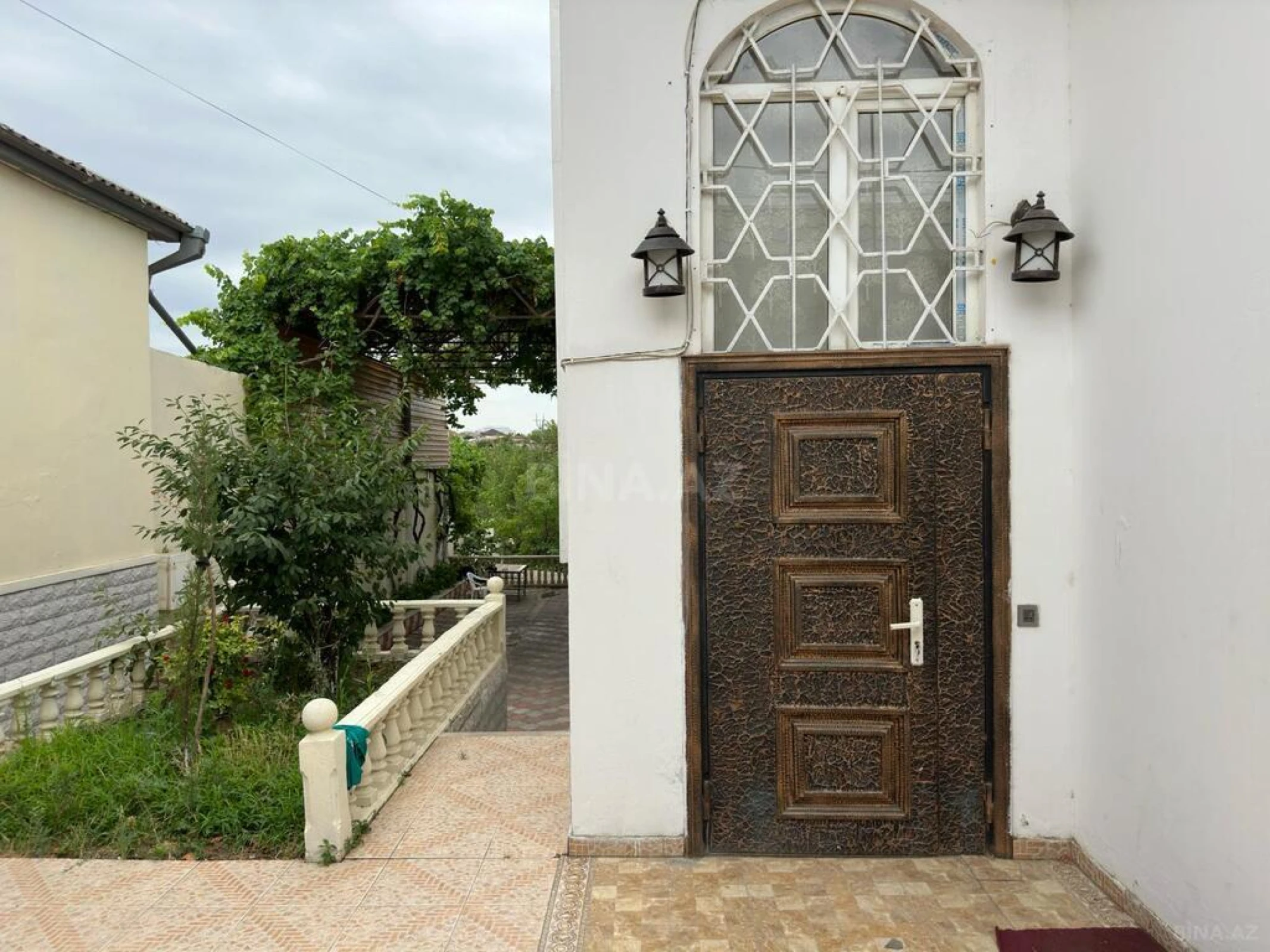 Satılır 14 otaqlı həyət evi 479 m²