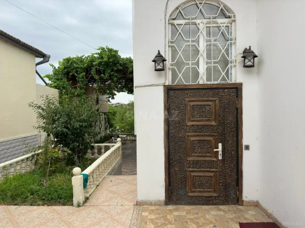 Satılır 14 otaqlı həyət evi 479 m²