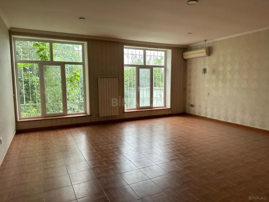 Satılır 14 otaqlı həyət evi 479 m²