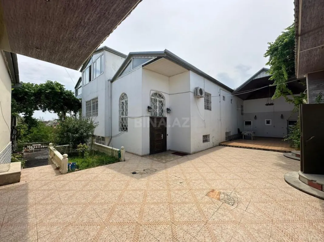 Satılır 14 otaqlı həyət evi 479 m²