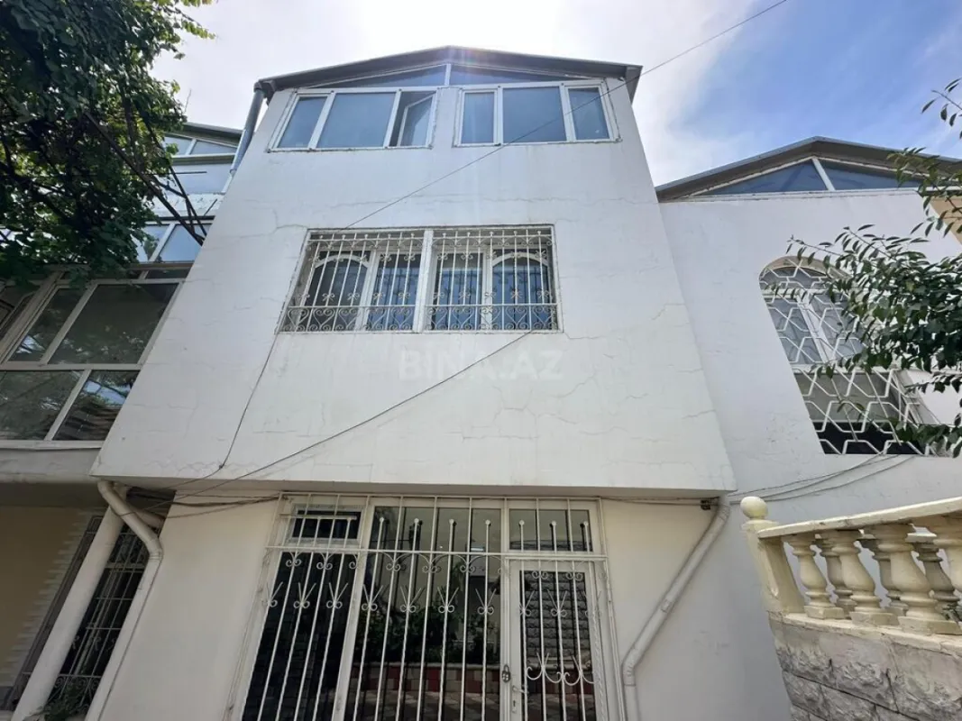 Satılır 14 otaqlı həyət evi 479 m²