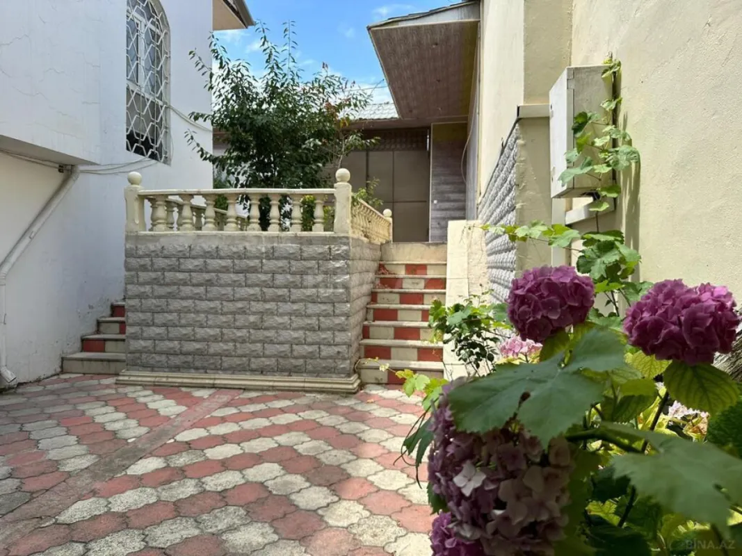 Satılır 14 otaqlı həyət evi 479 m²