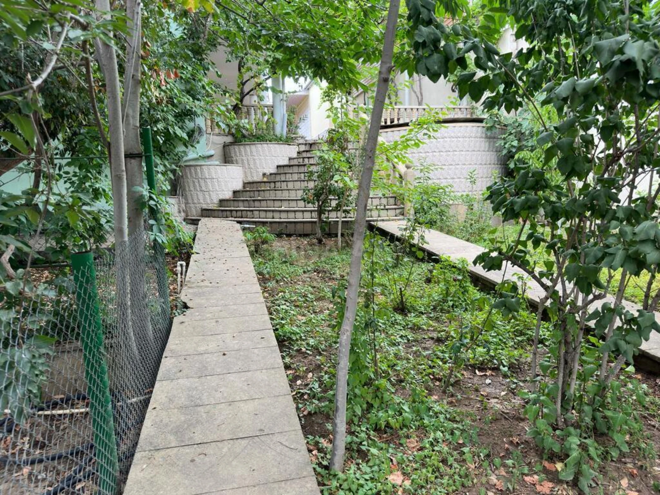 Satılır 14 otaqlı həyət evi 479 m²