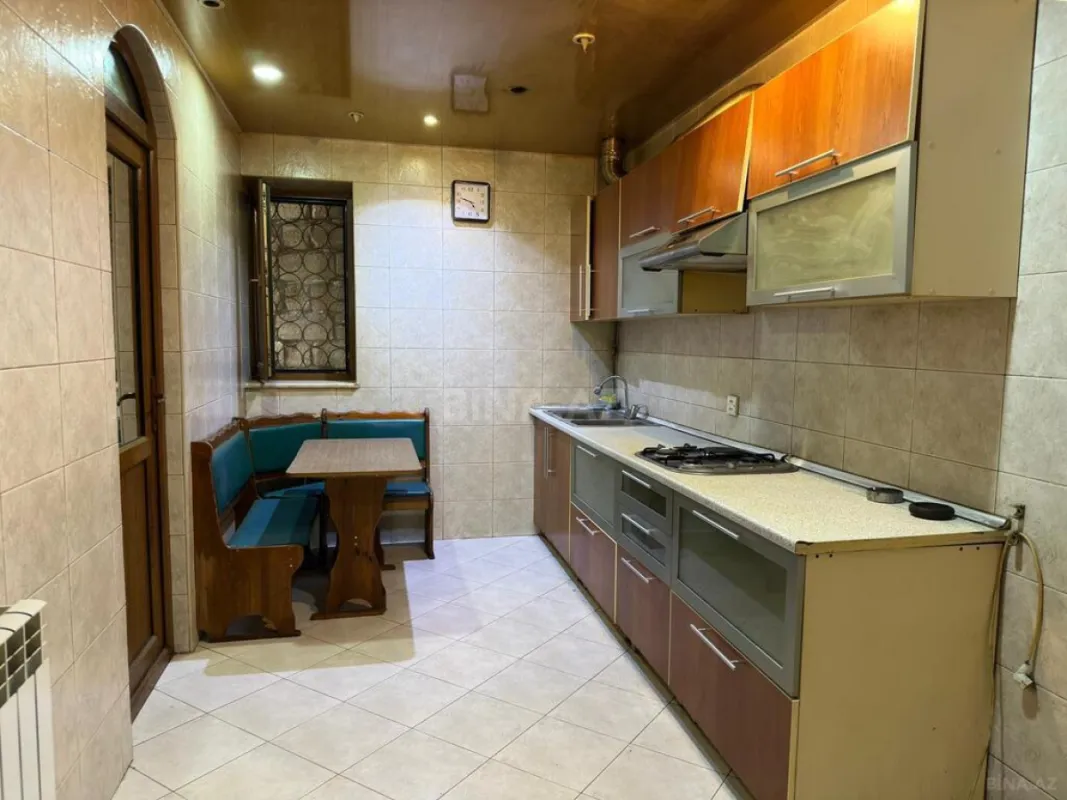 Satılır 14 otaqlı həyət evi 479 m²