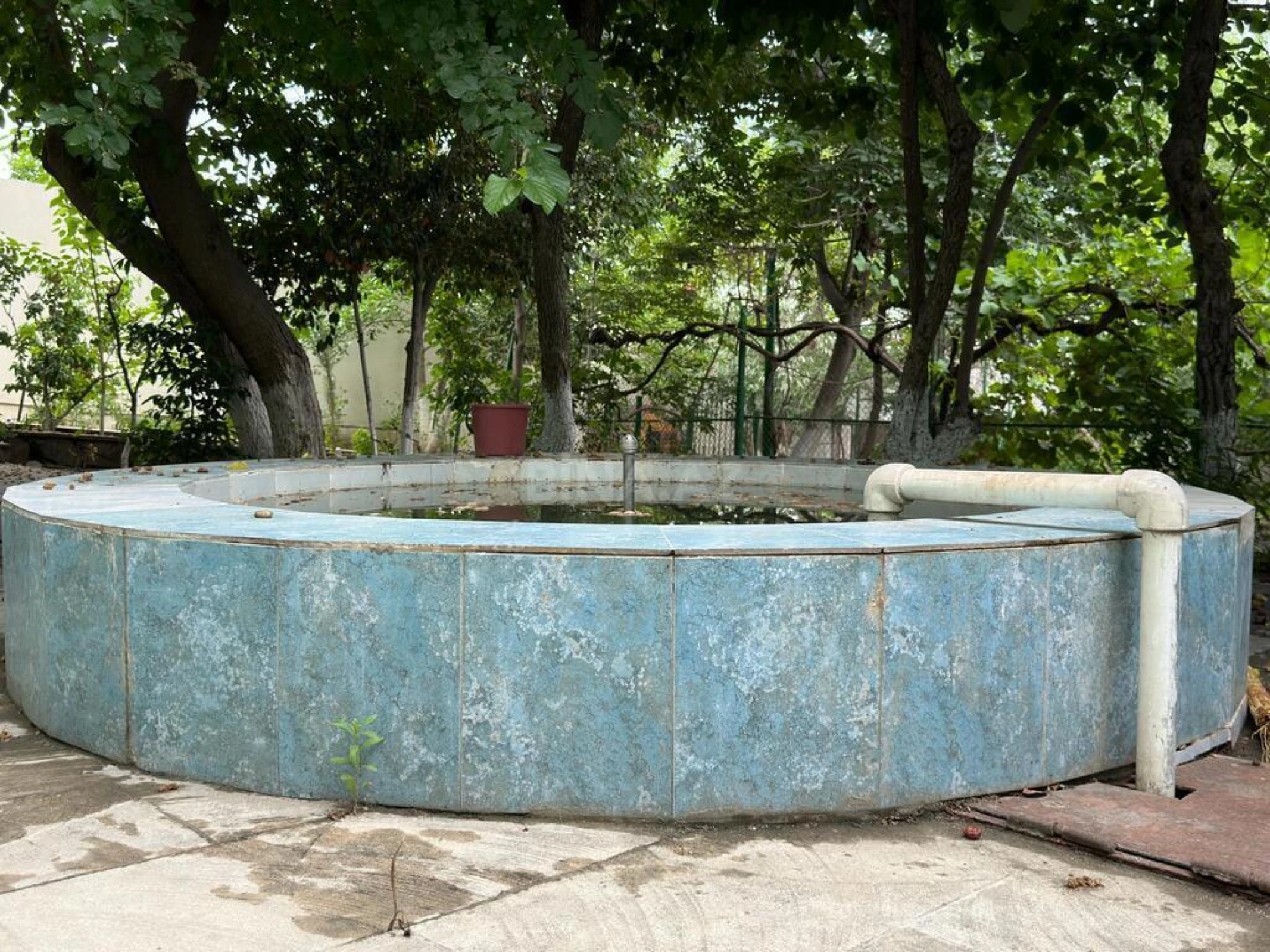 Satılır 14 otaqlı həyət evi 479 m²