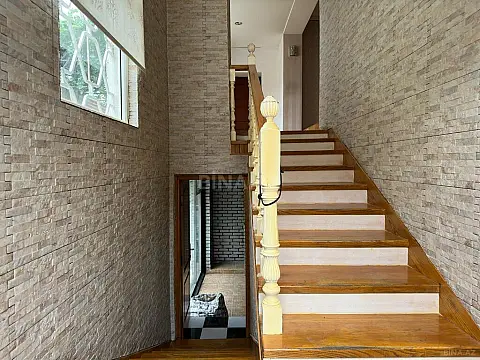 Satılır 14 otaqlı həyət evi 479 m²