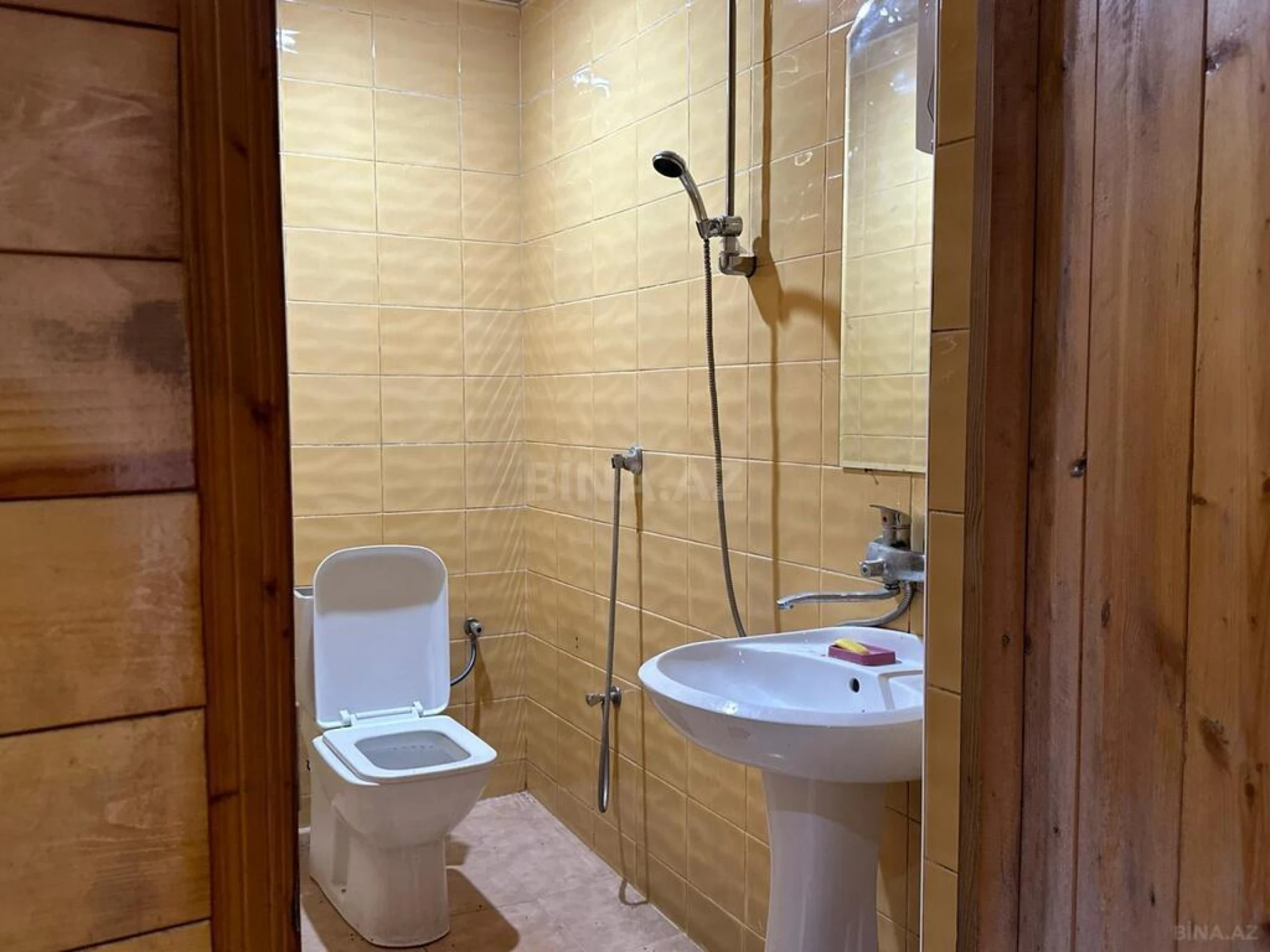 Satılır 14 otaqlı həyət evi 479 m²