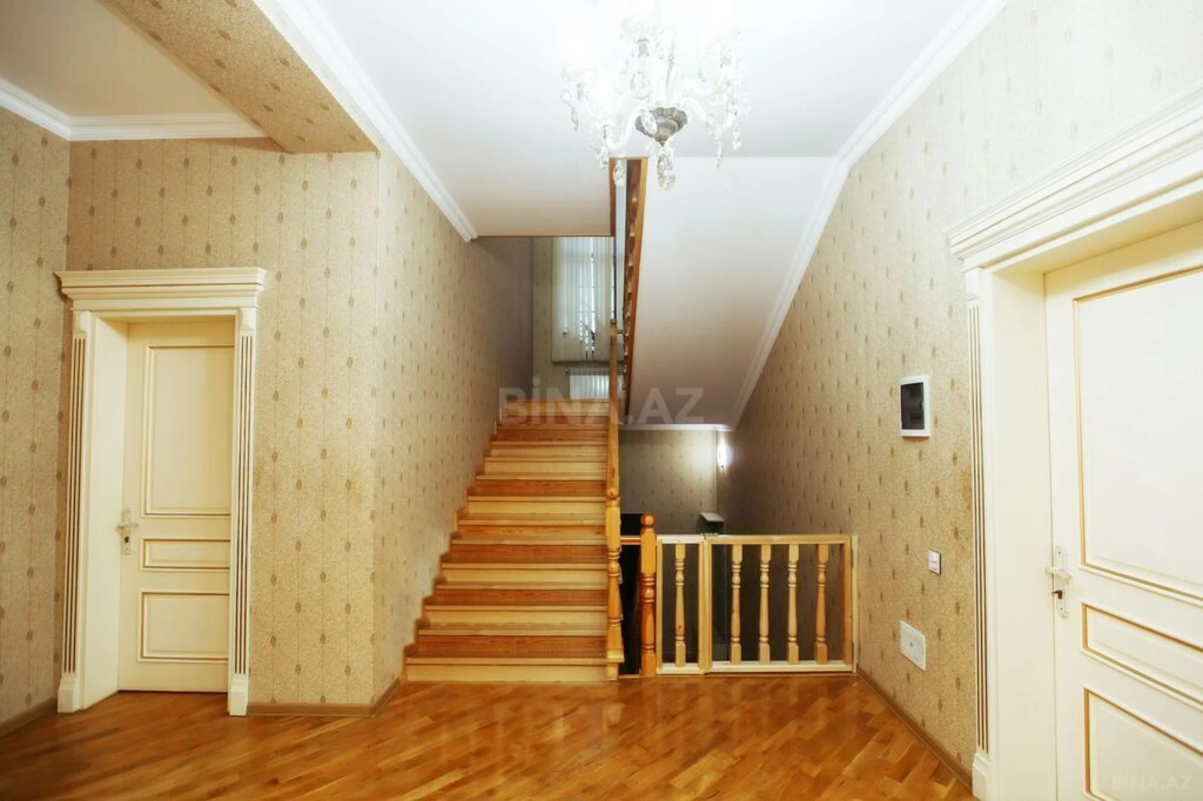 Satılır 7 otaqlı həyət evi 500 m²
