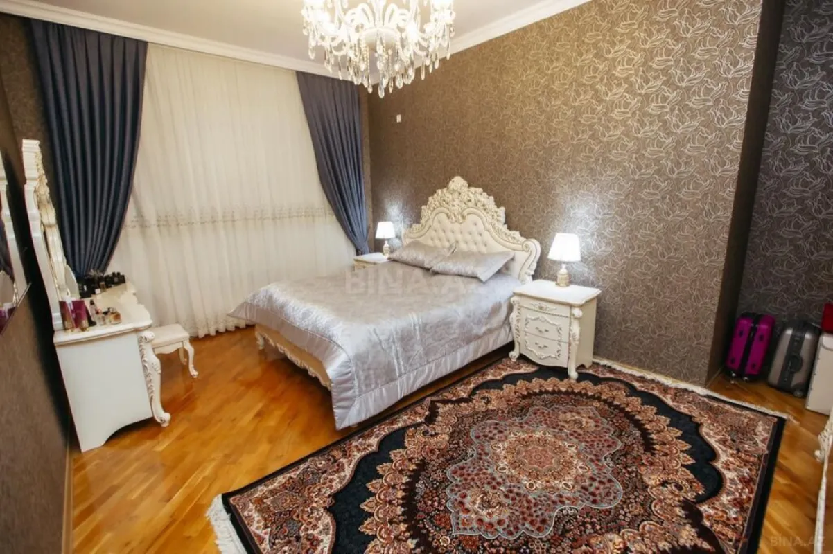 Satılır 7 otaqlı həyət evi 500 m²