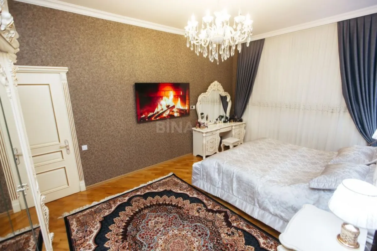 Satılır 7 otaqlı həyət evi 500 m²