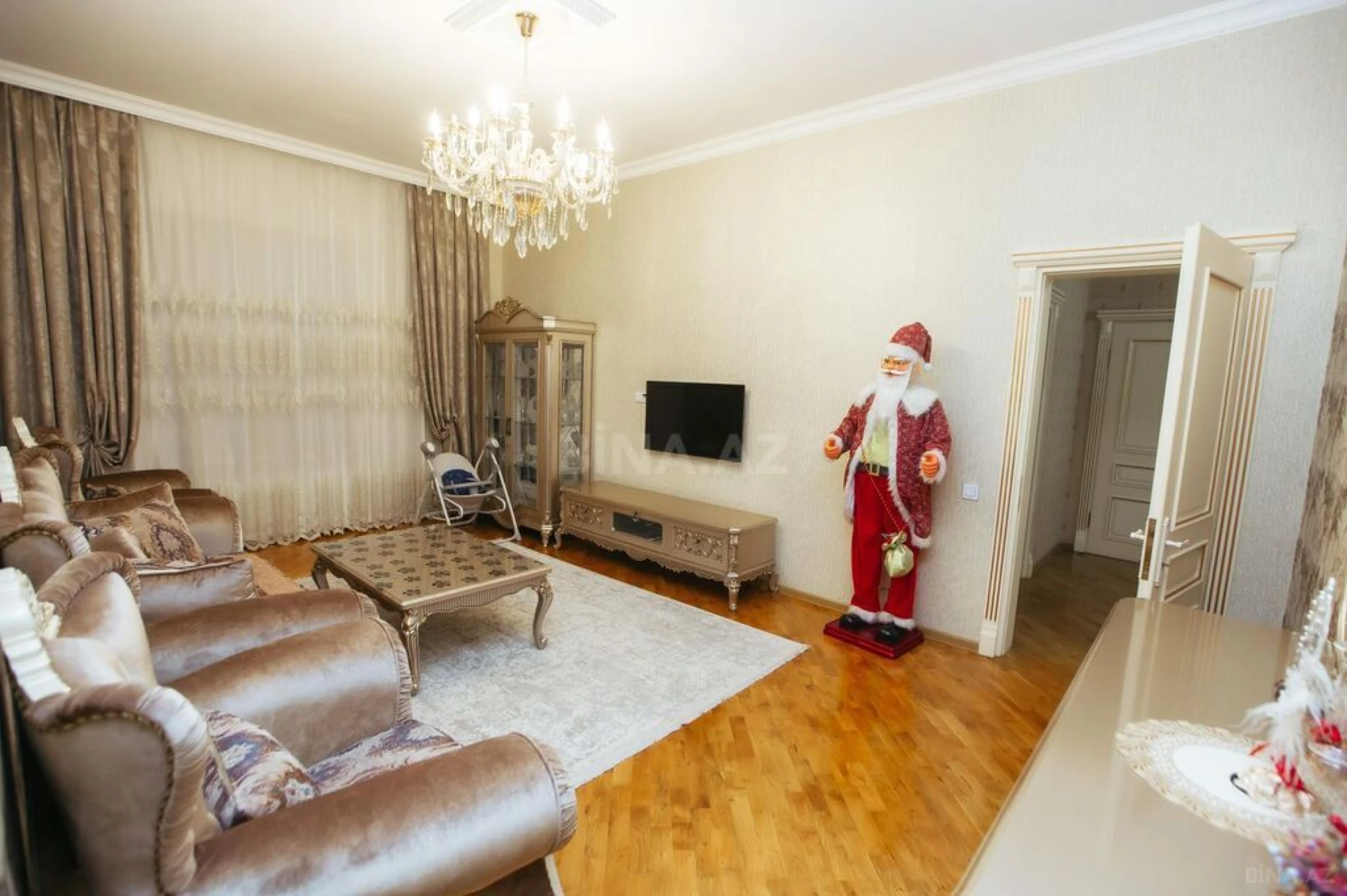 Satılır 7 otaqlı həyət evi 500 m²