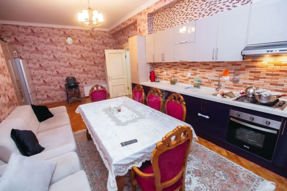 Satılır 7 otaqlı həyət evi 500 m²