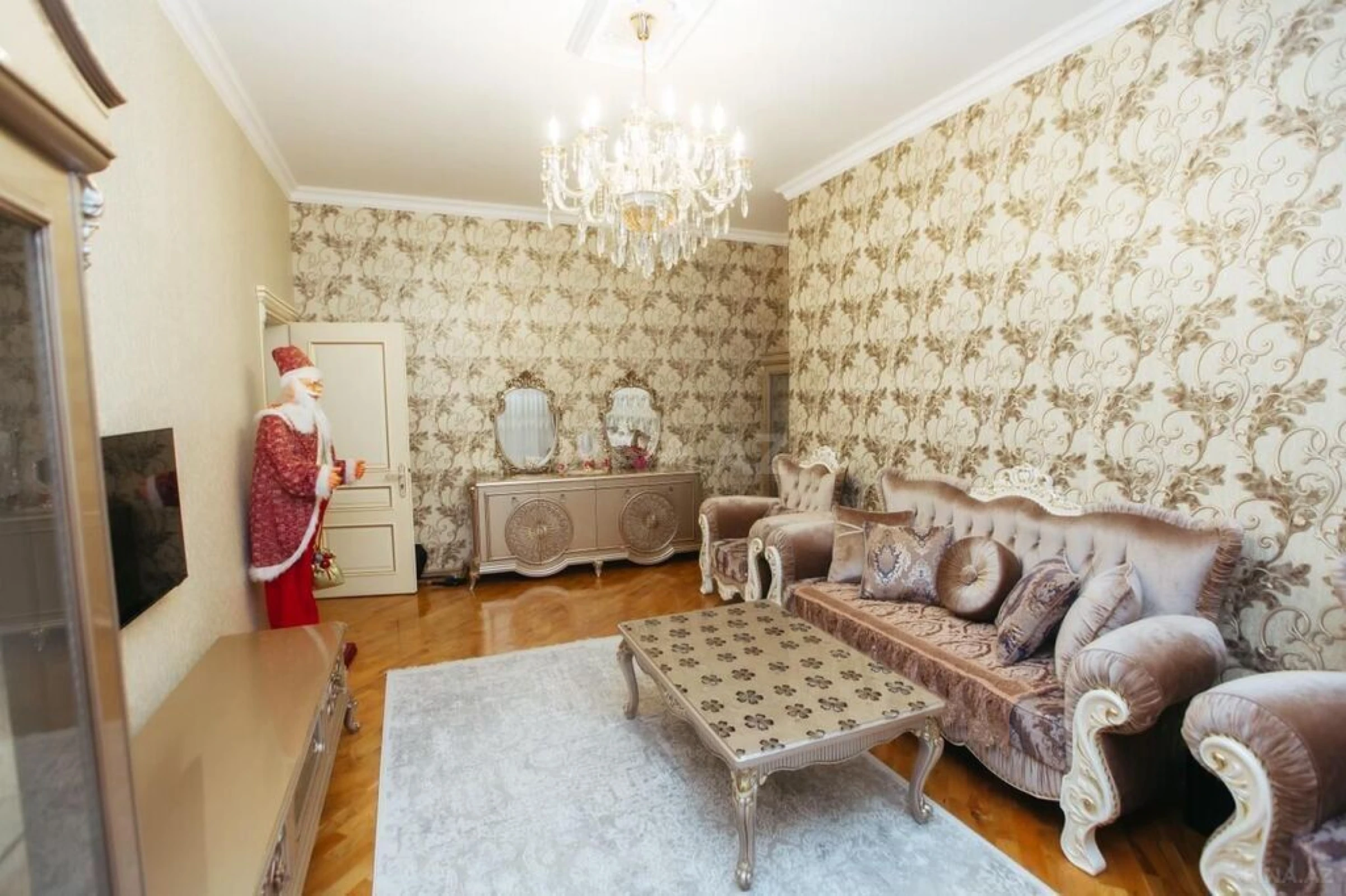 Satılır 7 otaqlı həyət evi 500 m²