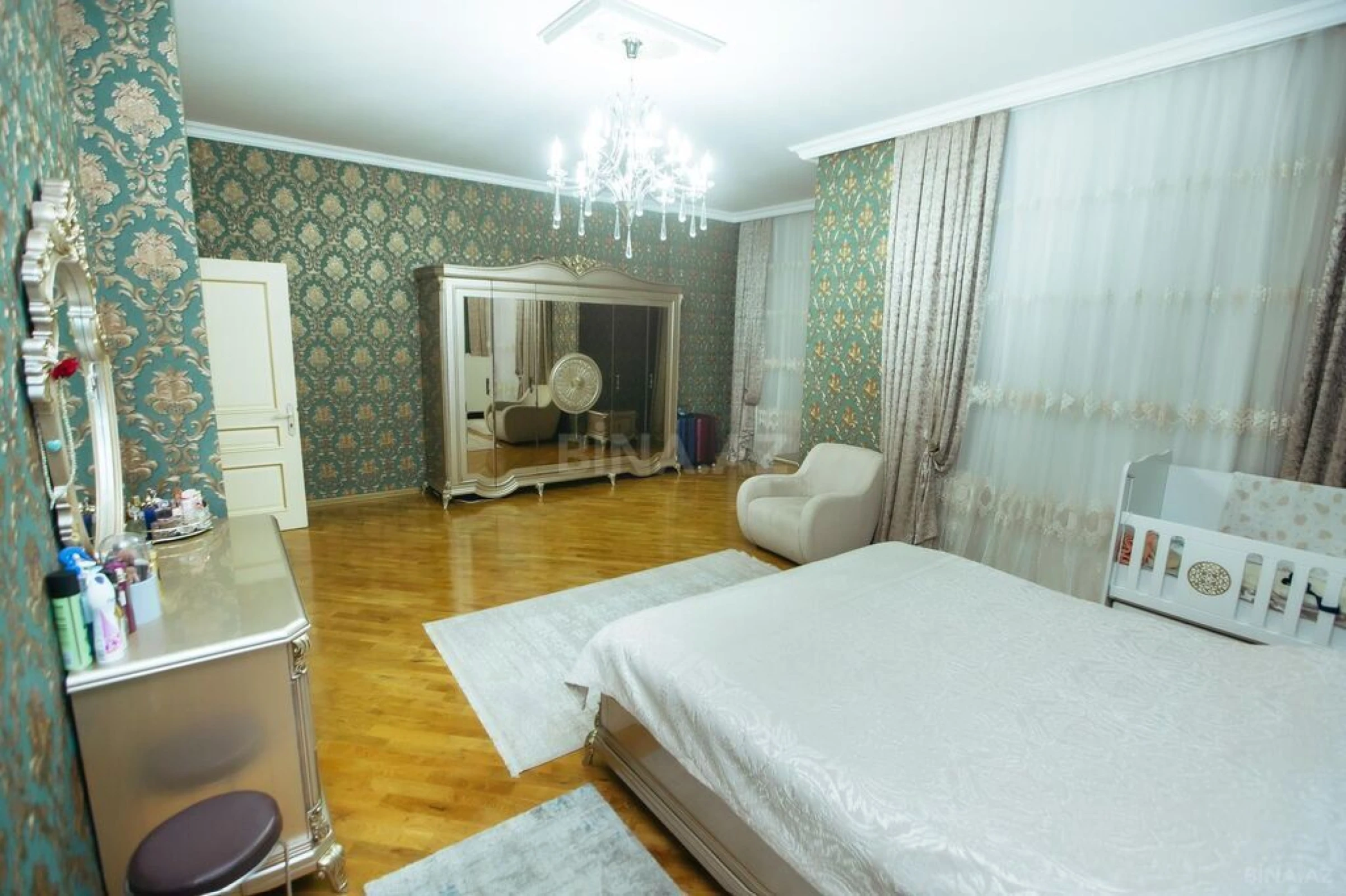 Satılır 7 otaqlı həyət evi 500 m²