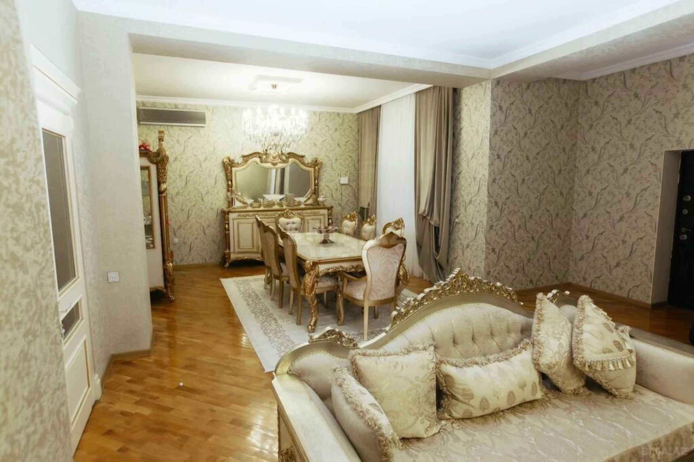 Satılır 7 otaqlı həyət evi 500 m²
