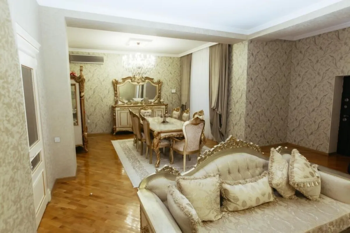 Satılır 7 otaqlı həyət evi 500 m²