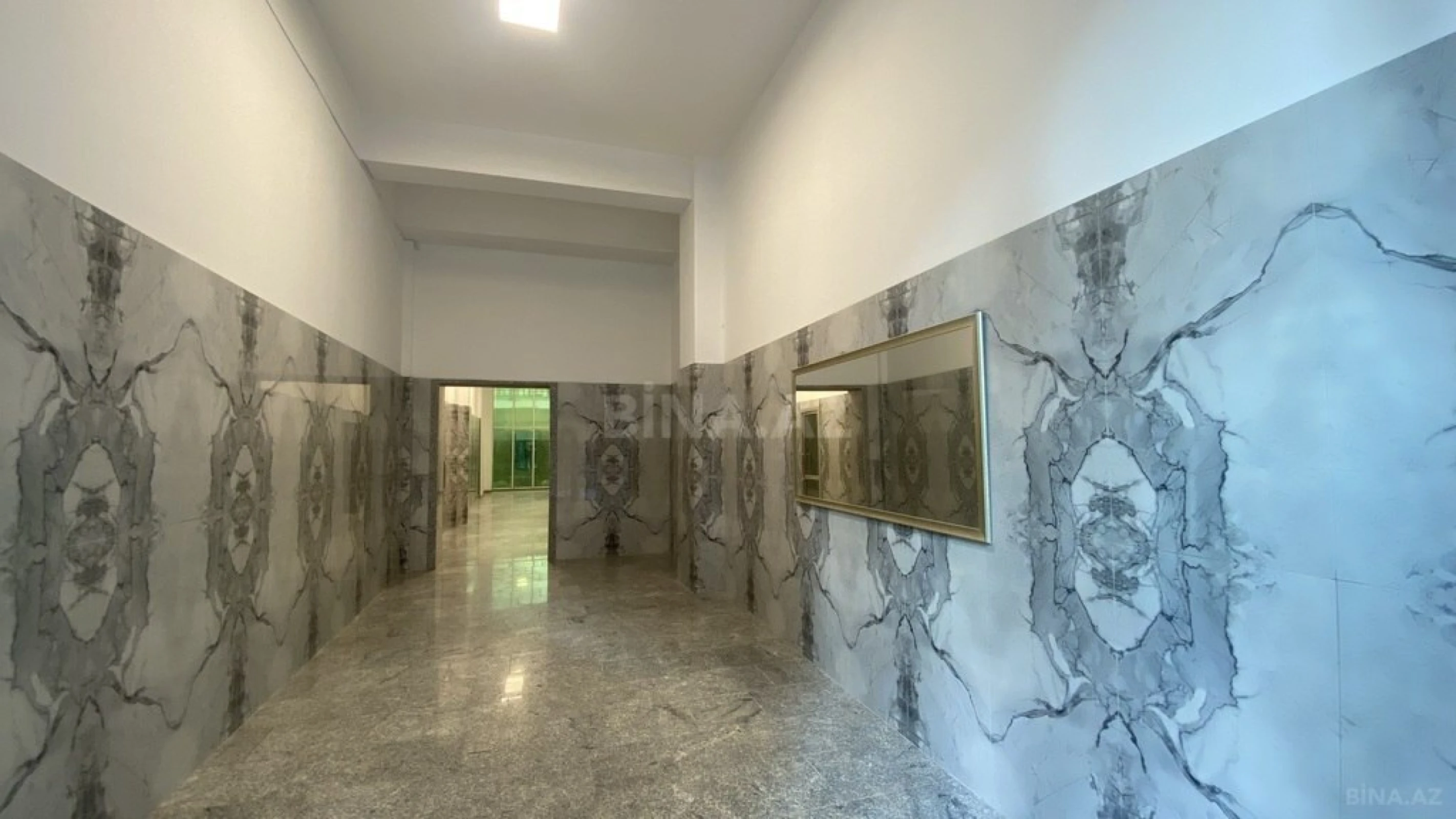 Satılır 3 otaqlı mənzil 305 m²