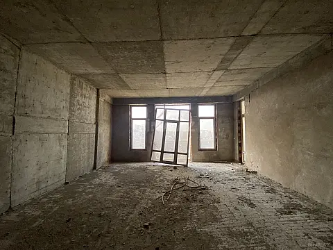 Satılır 3 otaqlı mənzil 305 m²