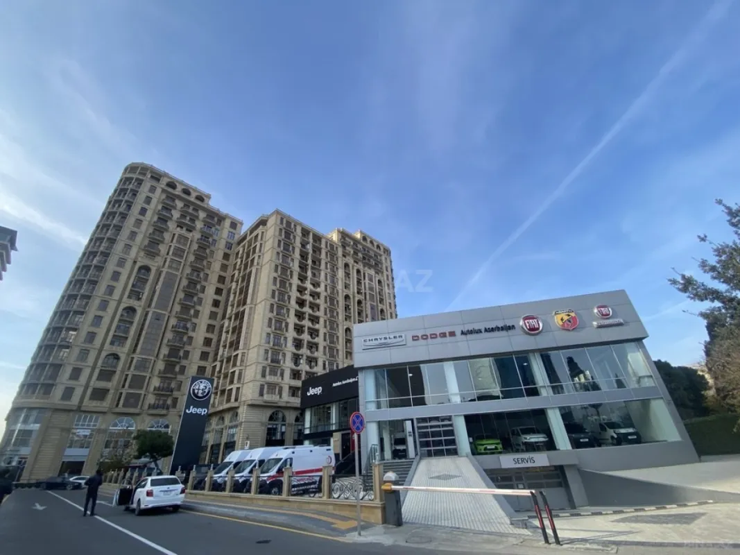 Satılır 3 otaqlı mənzil 305 m²