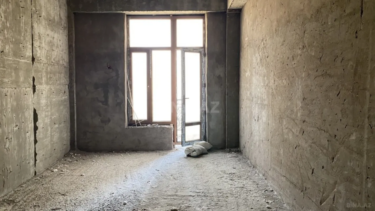 Satılır 3 otaqlı mənzil 305 m²