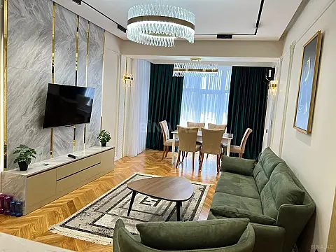 Kirayə verilir 2 otaqlı mənzil 70 m²