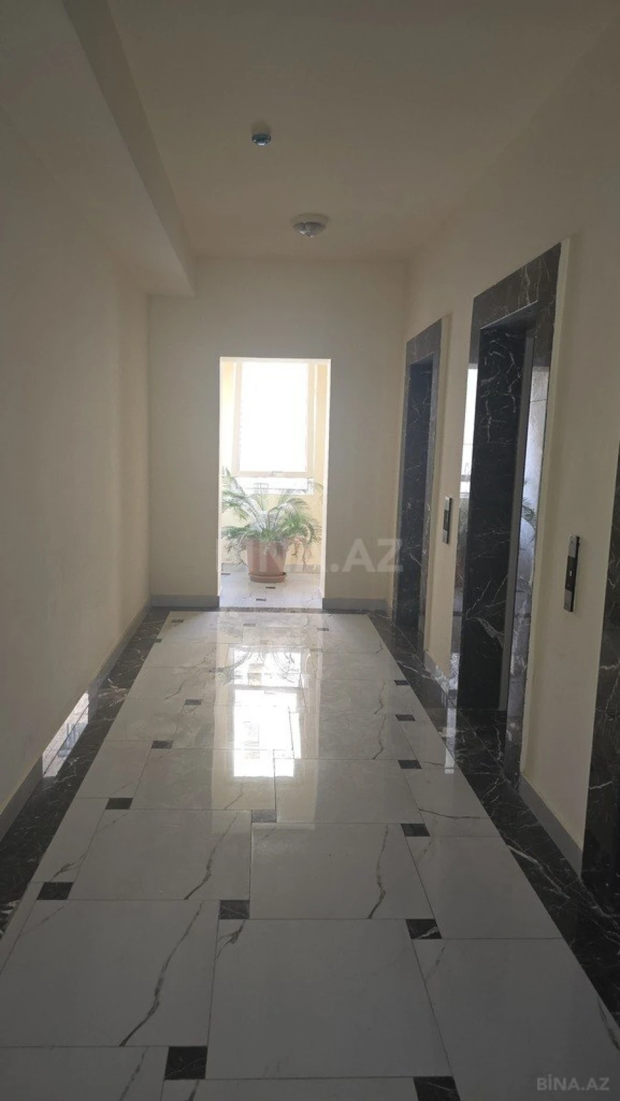 Satılır 4 otaqlı mənzil 192.5 m²