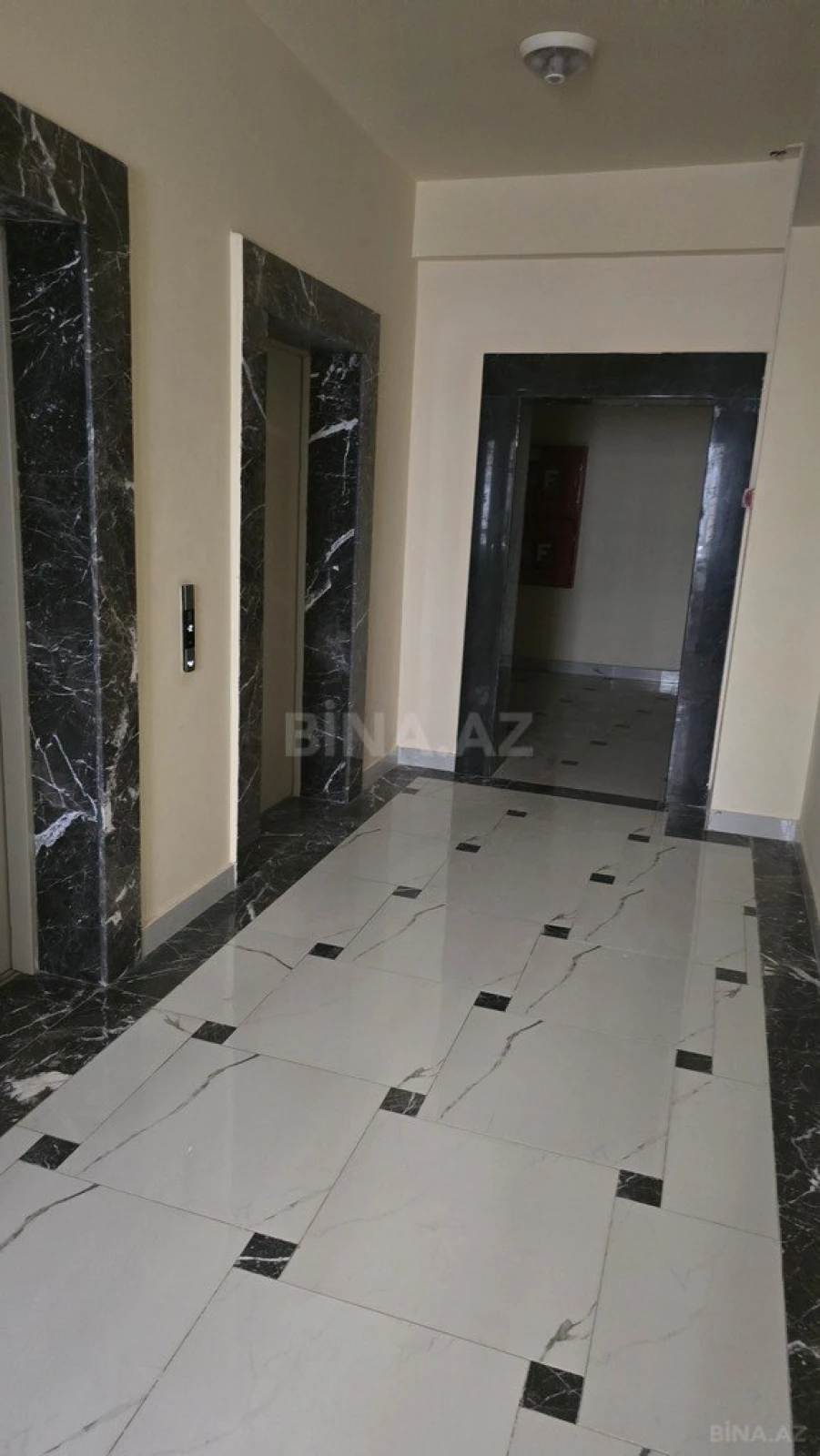 Satılır 4 otaqlı mənzil 192.5 m²