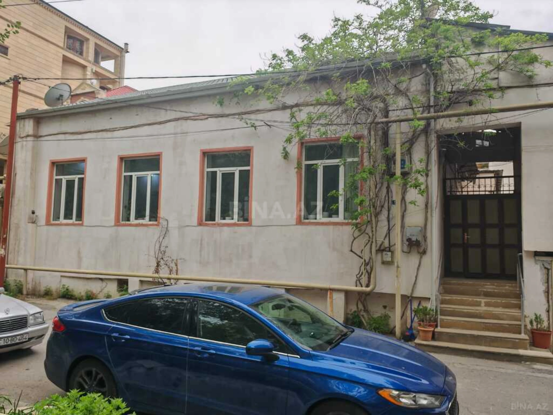 Satılır 8 otaqlı həyət evi 270 m²