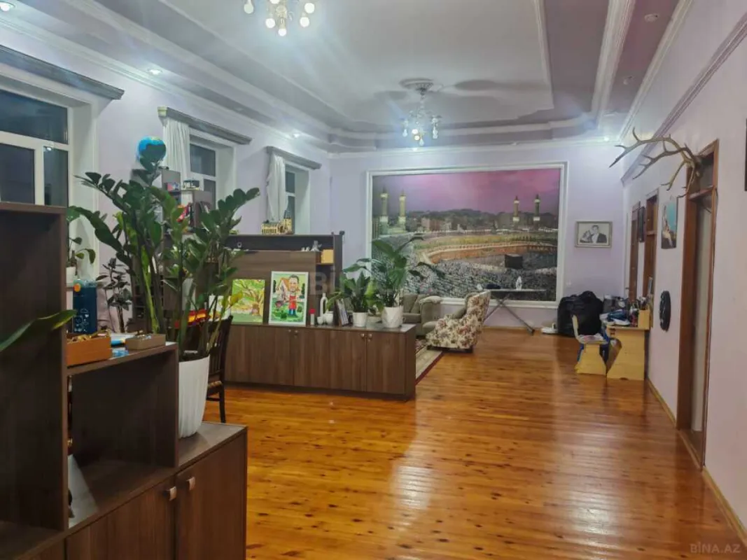 Satılır 8 otaqlı həyət evi 270 m²
