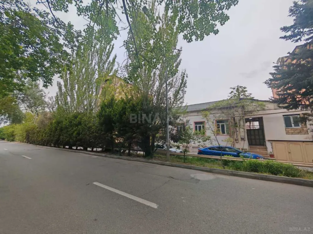 Satılır 8 otaqlı həyət evi 270 m²