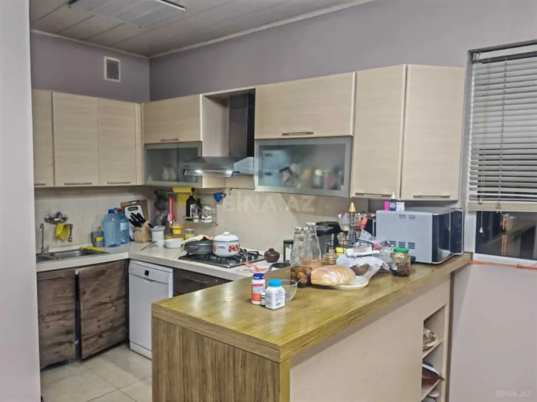 Satılır 8 otaqlı həyət evi 270 m²