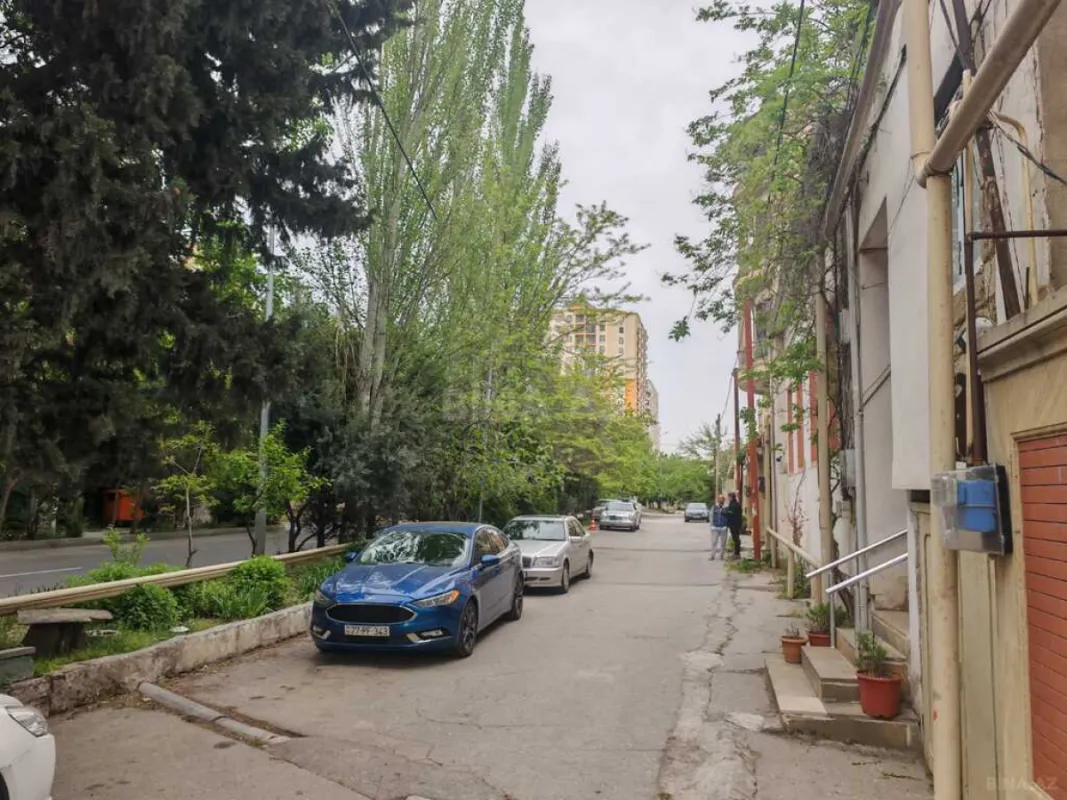 Satılır 8 otaqlı həyət evi 270 m²