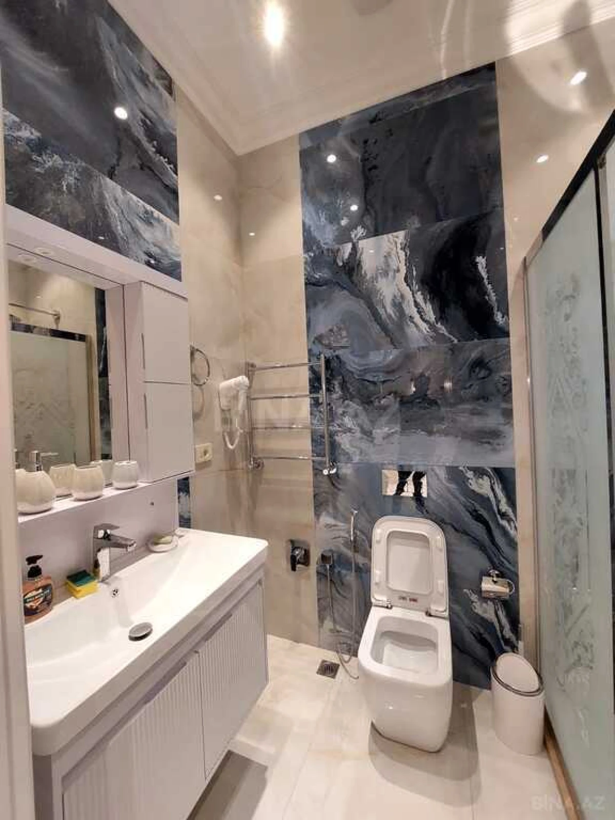 Kirayə verilir 2 otaqlı mənzil 100 m²