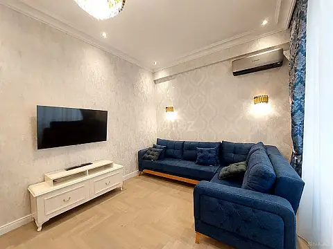 Kirayə verilir 2 otaqlı mənzil 100 m²