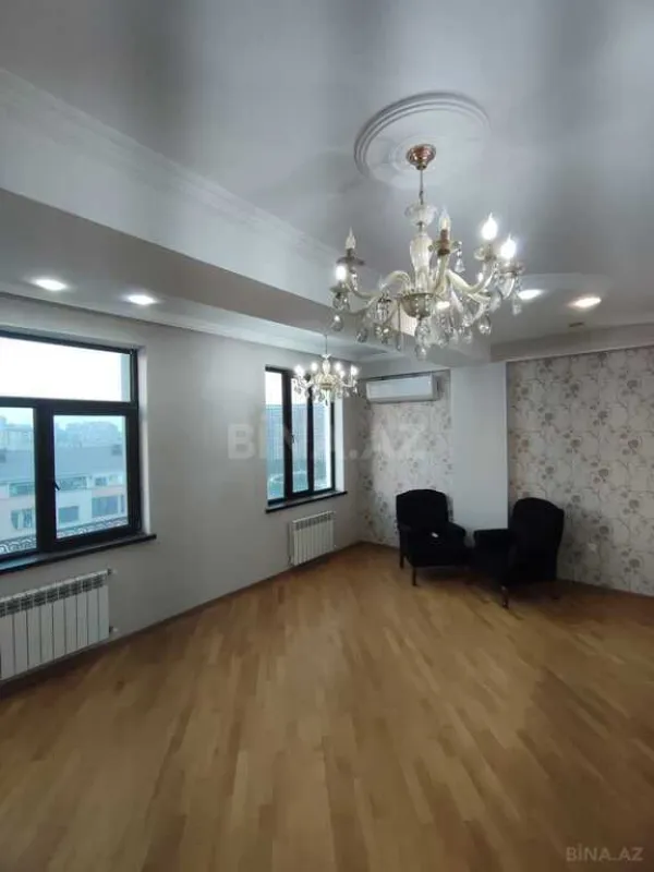 Satılır 3 otaqlı mənzil 125 m²