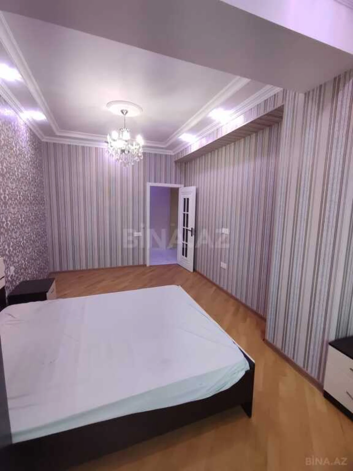 Satılır 3 otaqlı mənzil 125 m²