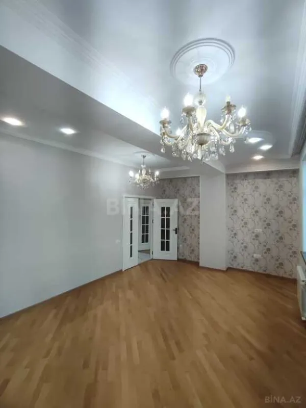 Satılır 3 otaqlı mənzil 125 m²