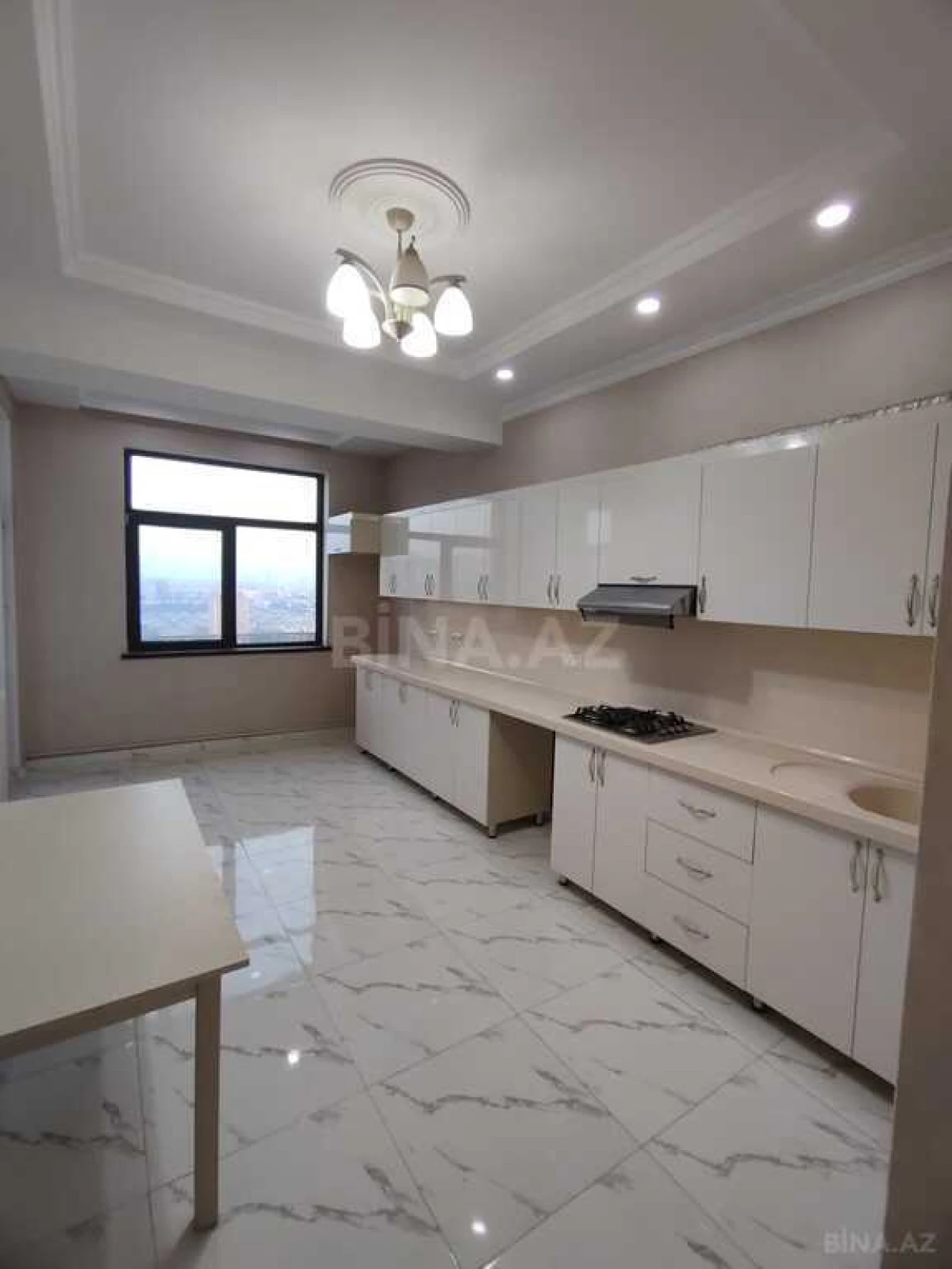 Satılır 3 otaqlı mənzil 125 m²