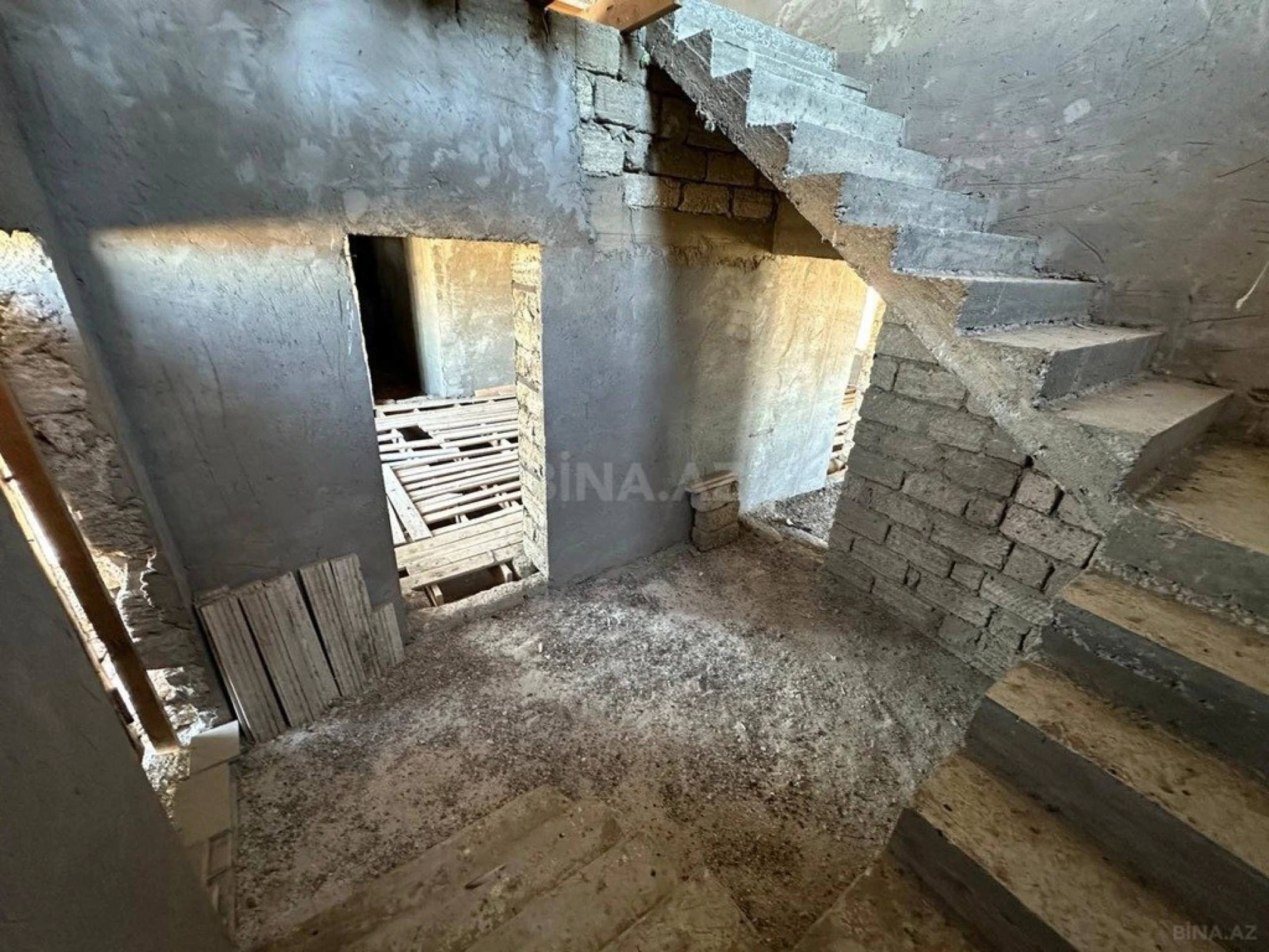 Satılır 5 otaqlı həyət evi 544 m²