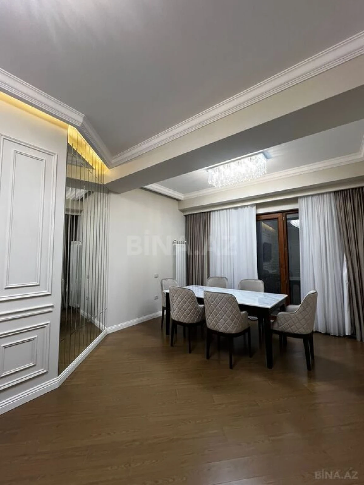 Satılır 4 otaqlı mənzil 190 m²