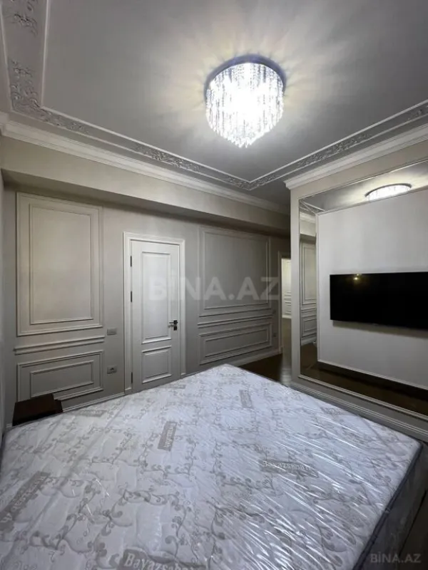 Satılır 4 otaqlı mənzil 190 m²
