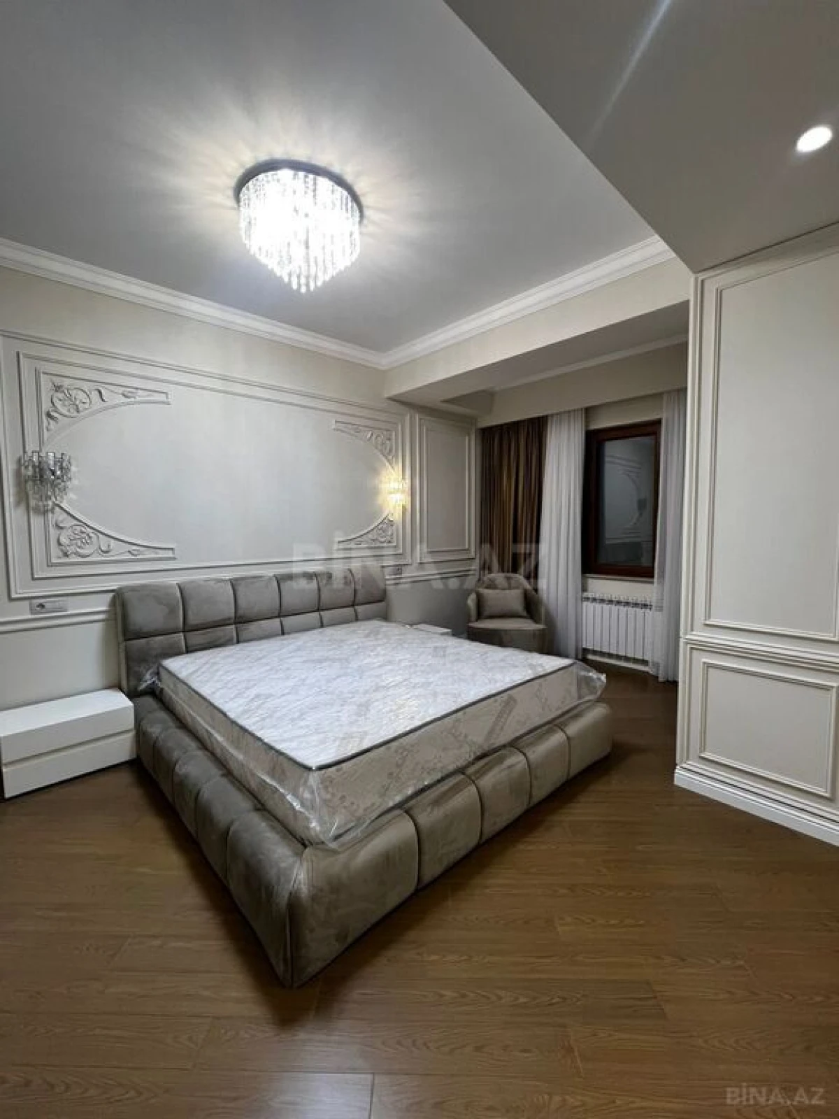 Satılır 4 otaqlı mənzil 190 m²